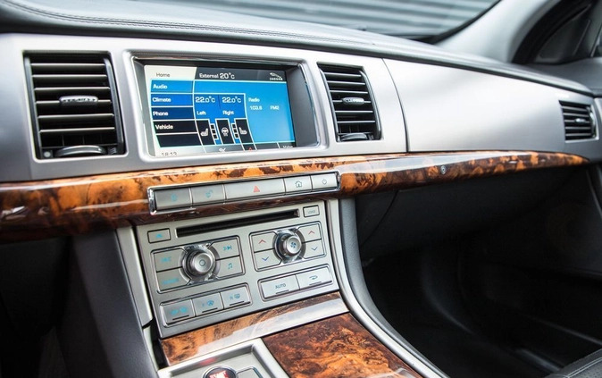 Jaguar XF cena 47900 przebieg: 222000, rok produkcji 2008 z Suchedniów małe 191